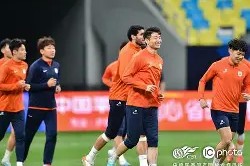 包含法国杯今夜再迎强敌；山东泰山迎来里程碑；主帅态度——更衣室稳定；资深球员宣示担当的词条