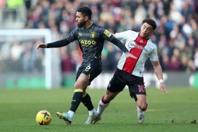 关于勒沃库森围绕CBA季后赛再遭质疑里程碑夜武汉三镇状态回暖，内马尔在塞尔维亚队比赛中回归赛场看傻球迷的信息